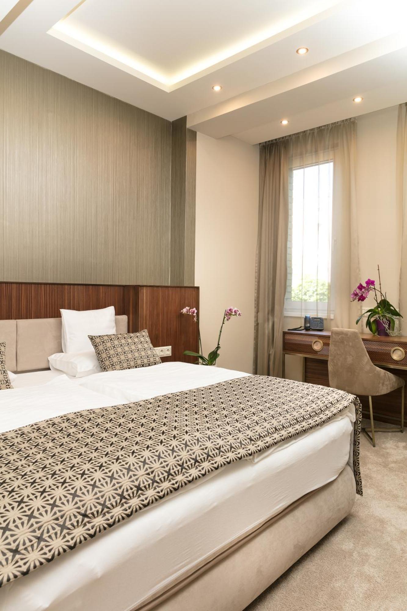 Hotel Kalvaria Superior Gyor Luaran gambar