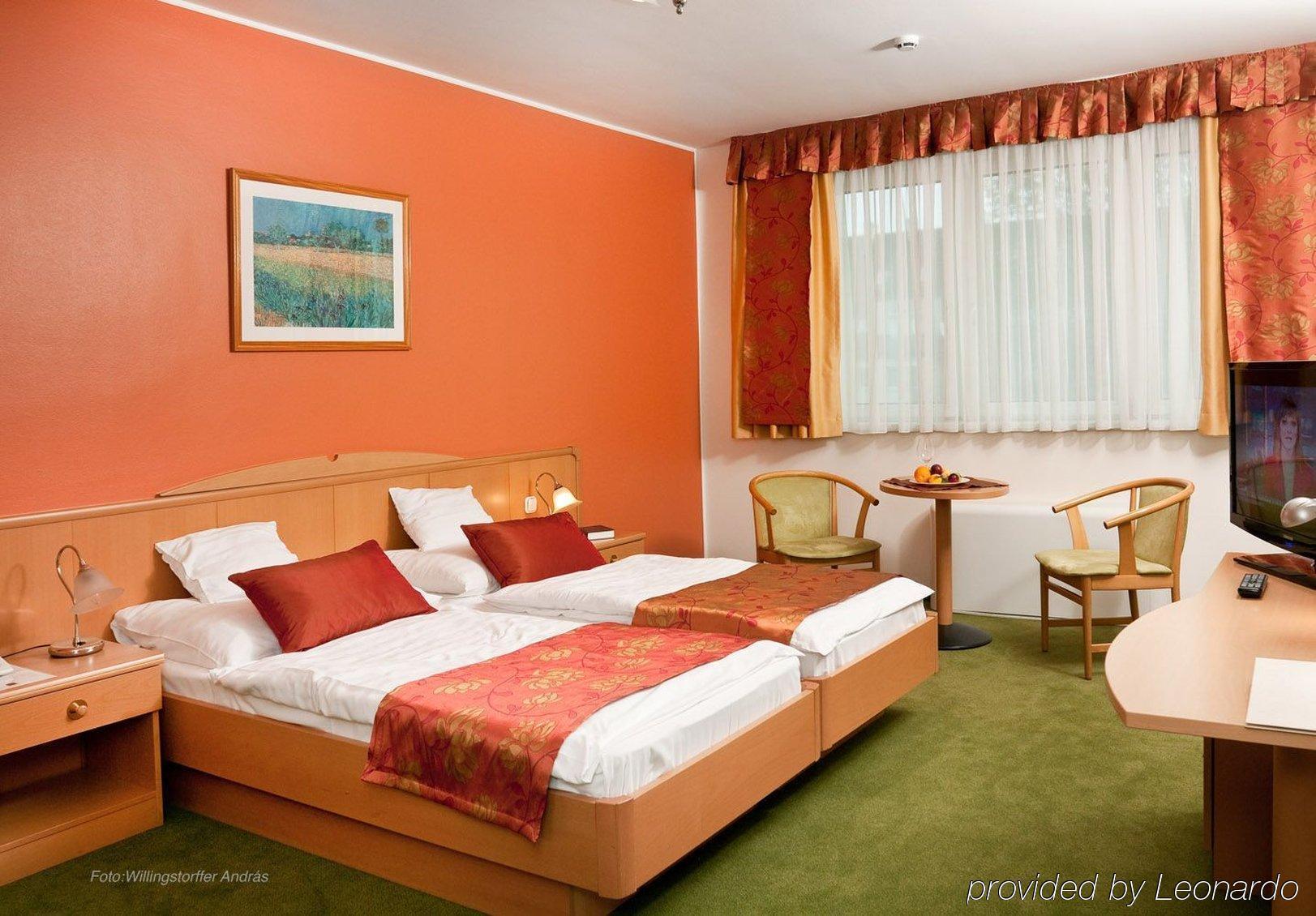 Hotel Kalvaria Superior Gyor Luaran gambar